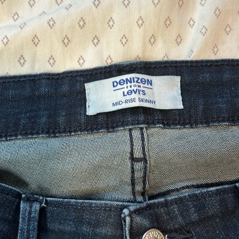 Women’s Levi’s - NWOT - Picture 5 of 5